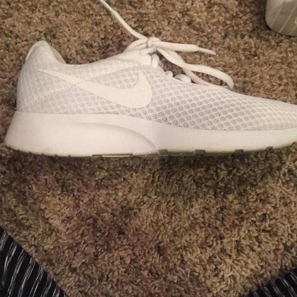 NWOT Nike Tanjun shoes